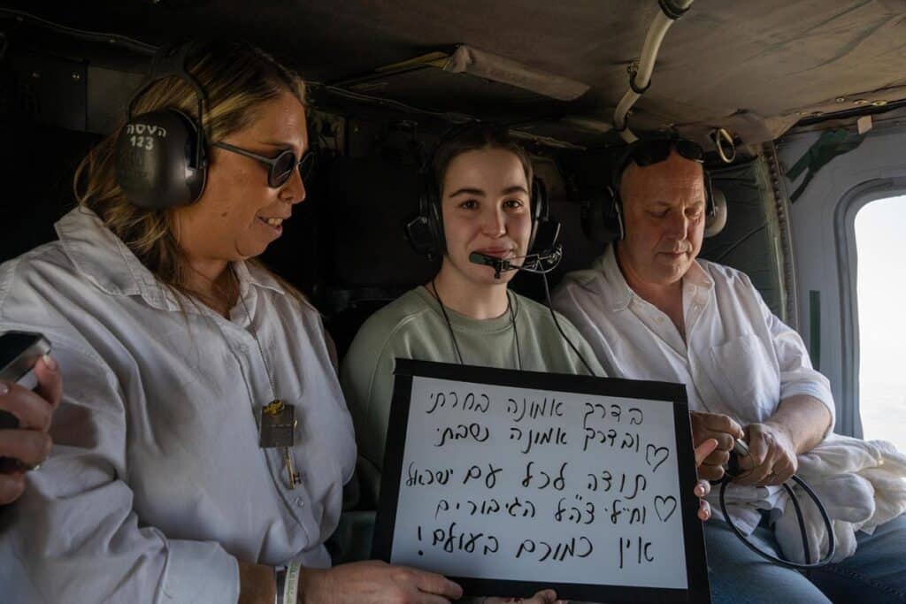 Agam Berger after her release from Hamas captivity in a helicopter to a hospital in Israel with her parents. The sign reads "I chose the path of faith and through the path of faith I returned. Thank you to all the people of Israel and the heroic IDF soldiers. There's no one like you in the whole world!" January 30, 2025.